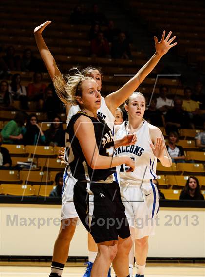 Thumbnail 2 in Arapahoe vs. Highlands Ranch (CHSAA 5A Final Four) photogallery.