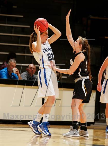 Thumbnail 3 in Arapahoe vs. Highlands Ranch (CHSAA 5A Final Four) photogallery.