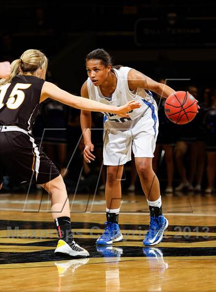 Thumbnail 2 in Arapahoe vs. Highlands Ranch (CHSAA 5A Final Four) photogallery.