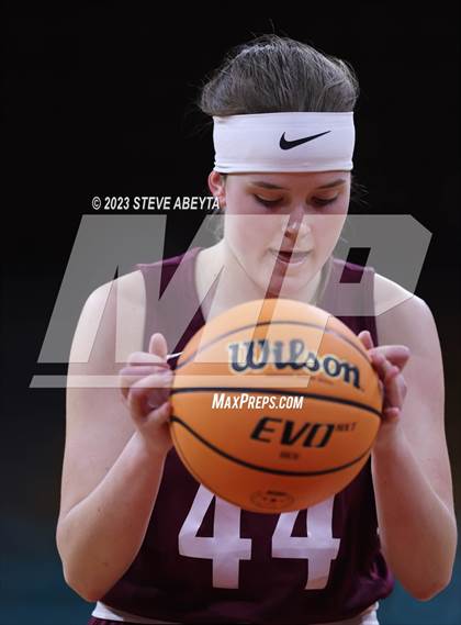 Thumbnail 2 in Lutheran vs. Berthoud (CHSAA 4A Great 8) photogallery.
