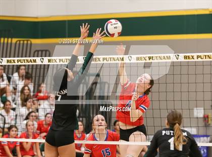 Thumbnail 3 in La Salle @ Putnam photogallery.