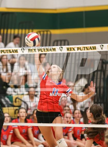 Thumbnail 1 in La Salle @ Putnam photogallery.