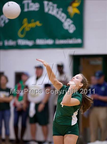 Thumbnail 1 in Woodgrove @ Loudoun Valley photogallery.