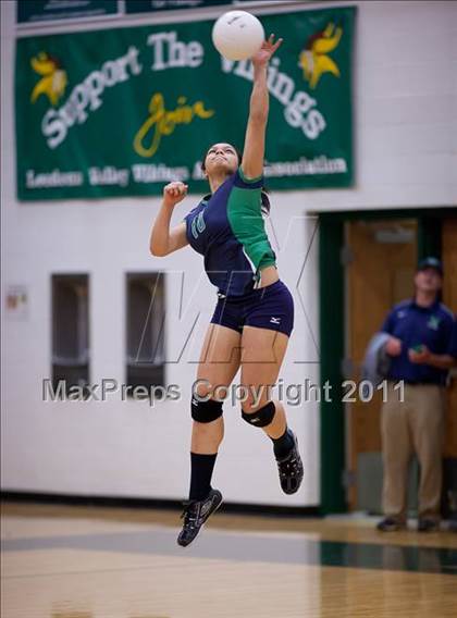 Thumbnail 2 in Woodgrove @ Loudoun Valley photogallery.
