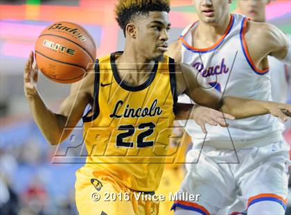 Thumbnail 3 in Rainier Beach vs Lincoln (WIAA 3A Quarterfinal) photogallery.