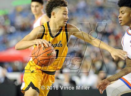 Thumbnail 2 in Rainier Beach vs Lincoln (WIAA 3A Quarterfinal) photogallery.