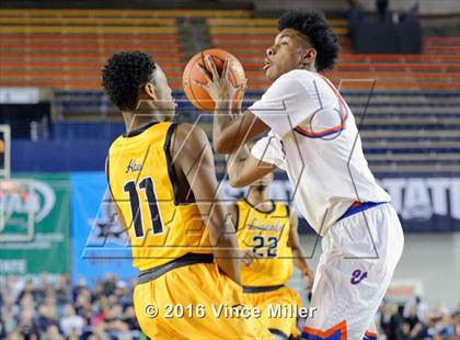 Thumbnail 2 in Rainier Beach vs Lincoln (WIAA 3A Quarterfinal) photogallery.