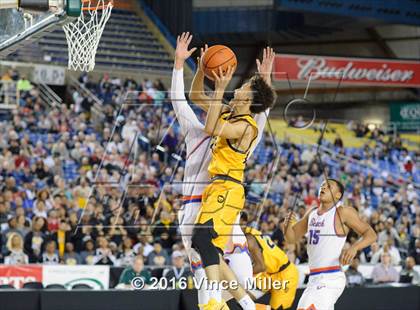 Thumbnail 2 in Rainier Beach vs Lincoln (WIAA 3A Quarterfinal) photogallery.