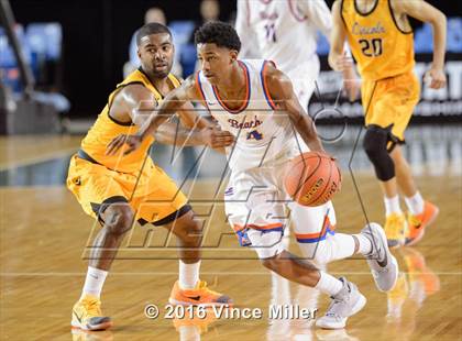Thumbnail 1 in Rainier Beach vs Lincoln (WIAA 3A Quarterfinal) photogallery.