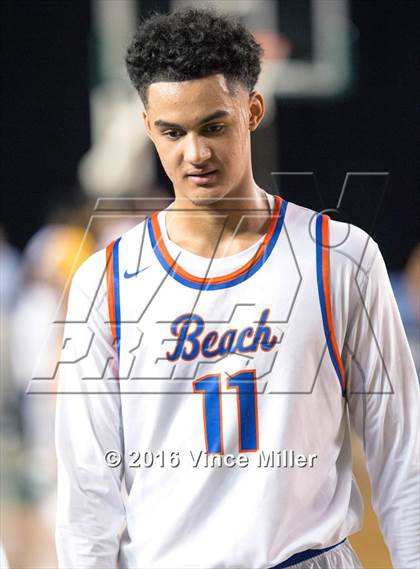 Thumbnail 2 in Rainier Beach vs Lincoln (WIAA 3A Quarterfinal) photogallery.