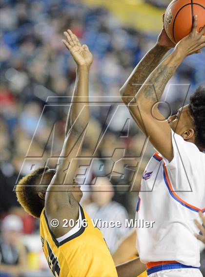 Thumbnail 2 in Rainier Beach vs Lincoln (WIAA 3A Quarterfinal) photogallery.