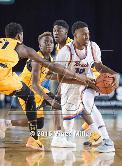 Thumbnail 2 in Rainier Beach vs Lincoln (WIAA 3A Quarterfinal) photogallery.