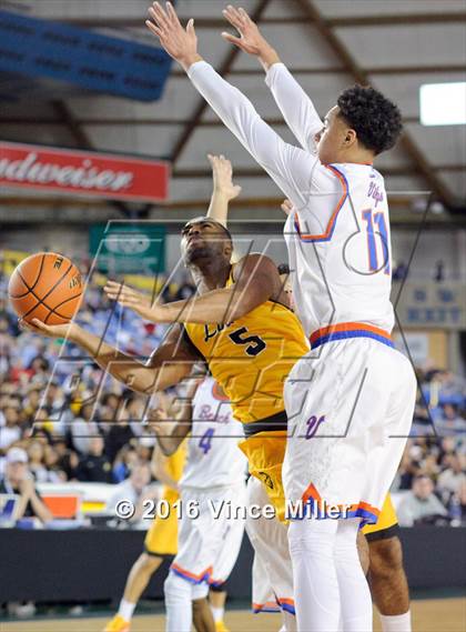 Thumbnail 1 in Rainier Beach vs Lincoln (WIAA 3A Quarterfinal) photogallery.