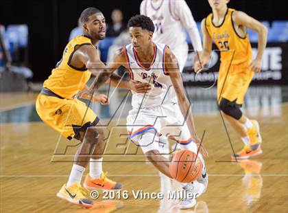 Thumbnail 3 in Rainier Beach vs Lincoln (WIAA 3A Quarterfinal) photogallery.