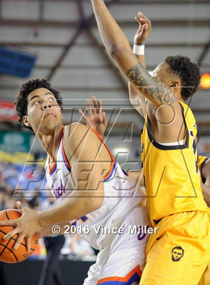 Thumbnail 3 in Rainier Beach vs Lincoln (WIAA 3A Quarterfinal) photogallery.