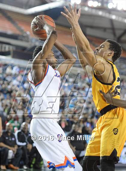 Thumbnail 2 in Rainier Beach vs Lincoln (WIAA 3A Quarterfinal) photogallery.