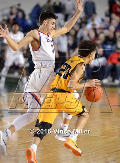 Thumbnail 3 in Rainier Beach vs Lincoln (WIAA 3A Quarterfinal) photogallery.