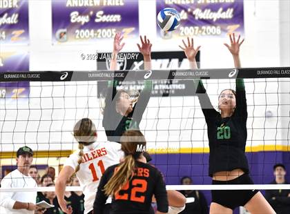 Thumbnail 2 in Huntington Beach vs. Mira Costa (Durango Fall Classic) photogallery.
