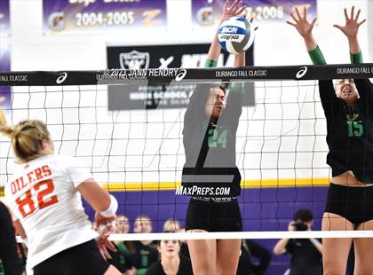 Thumbnail 1 in Huntington Beach vs. Mira Costa (Durango Fall Classic) photogallery.