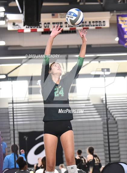 Thumbnail 2 in Huntington Beach vs. Mira Costa (Durango Fall Classic) photogallery.