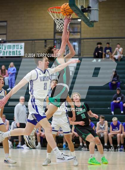 Thumbnail 2 in Hillcrest vs. Pleasant Grove (Utah Autism Holiday Classic) photogallery.
