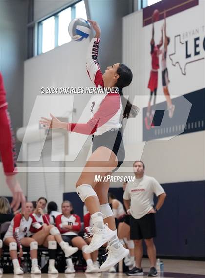 Thumbnail 3 in Huntsville vs. Victoria West (Legends Invitational) photogallery.