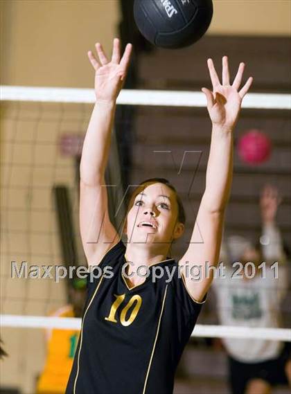 Thumbnail 1 in Buhach Colony vs Davis (Oakdale Invitational) photogallery.