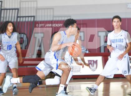 Thumbnail 2 in Saddleback Valley Christian vs. Orange Glen (Rancho Mirage Holiday Invitational) photogallery.