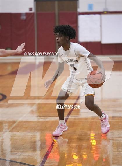 Thumbnail 1 in East Hampton vs Southampton (Holiday Classic) photogallery.