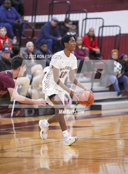 Thumbnail 1 in East Hampton vs Southampton (Holiday Classic) photogallery.