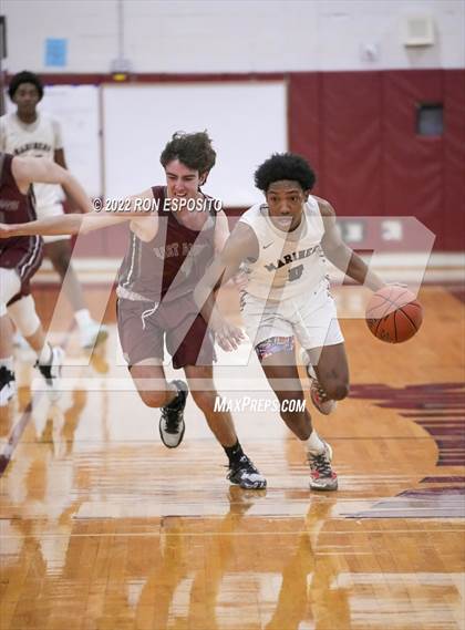 Thumbnail 3 in East Hampton vs Southampton (Holiday Classic) photogallery.