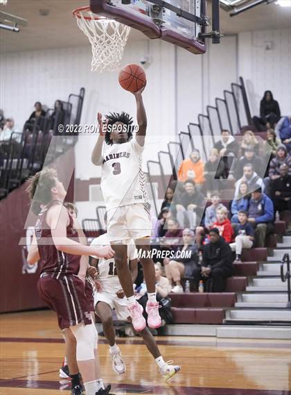 Thumbnail 3 in East Hampton vs Southampton (Holiday Classic) photogallery.