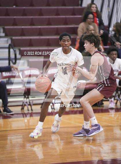Thumbnail 3 in East Hampton vs Southampton (Holiday Classic) photogallery.