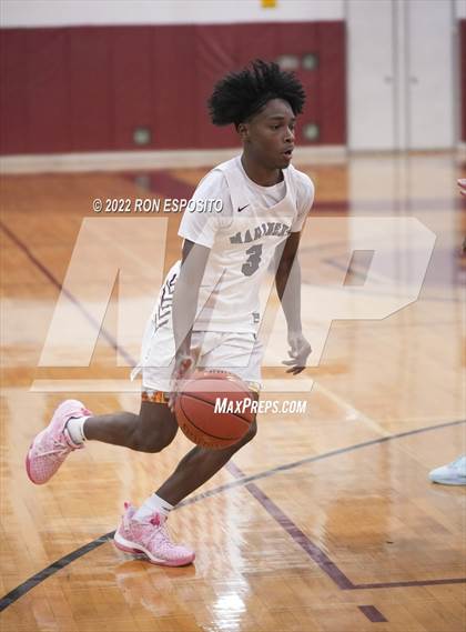 Thumbnail 3 in East Hampton vs Southampton (Holiday Classic) photogallery.