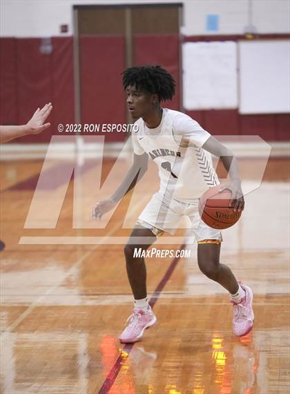 Thumbnail 3 in East Hampton vs Southampton (Holiday Classic) photogallery.
