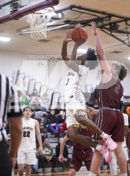 Thumbnail 3 in East Hampton vs Southampton (Holiday Classic) photogallery.