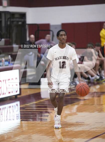 Thumbnail 1 in East Hampton vs Southampton (Holiday Classic) photogallery.