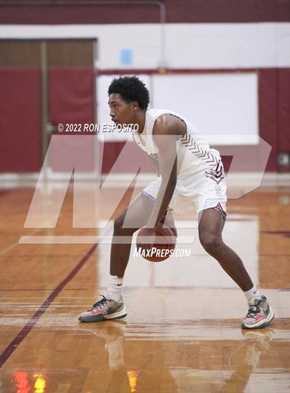 Thumbnail 2 in East Hampton vs Southampton (Holiday Classic) photogallery.
