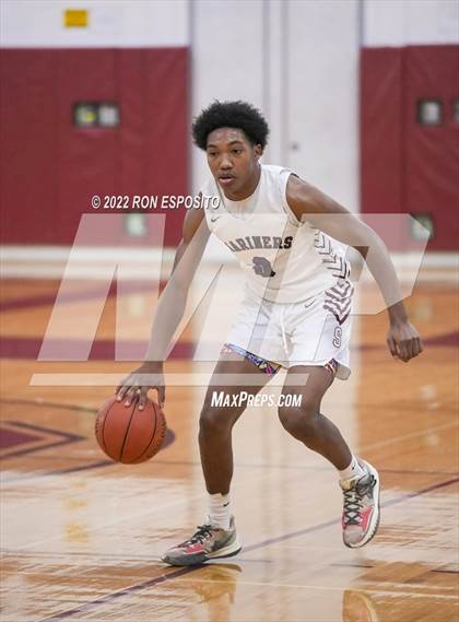 Thumbnail 1 in East Hampton vs Southampton (Holiday Classic) photogallery.
