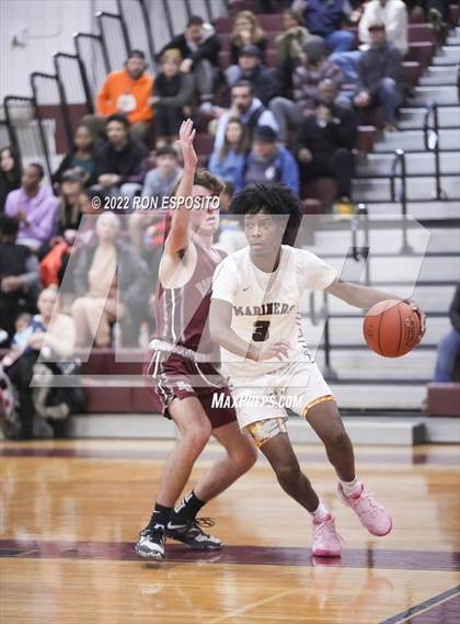 Thumbnail 3 in East Hampton vs Southampton (Holiday Classic) photogallery.