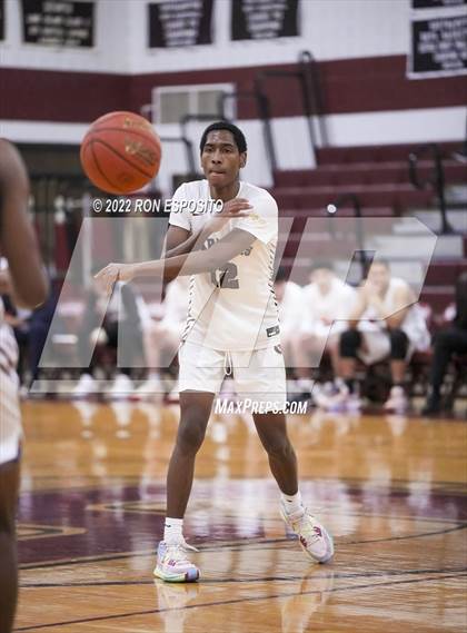 Thumbnail 3 in East Hampton vs Southampton (Holiday Classic) photogallery.
