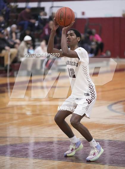 Thumbnail 2 in East Hampton vs Southampton (Holiday Classic) photogallery.