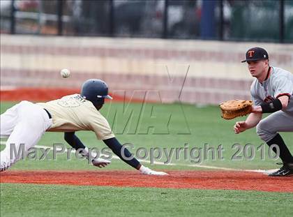 Thumbnail 3 in Texas vs Dallas Jesuit (Jesuit Baseball Classic ) photogallery.
