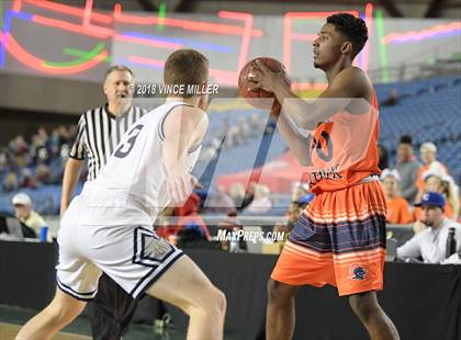 Thumbnail 2 in Eastside Catholic vs. Kelso (WIAA 3A Quarterfinal)  photogallery.