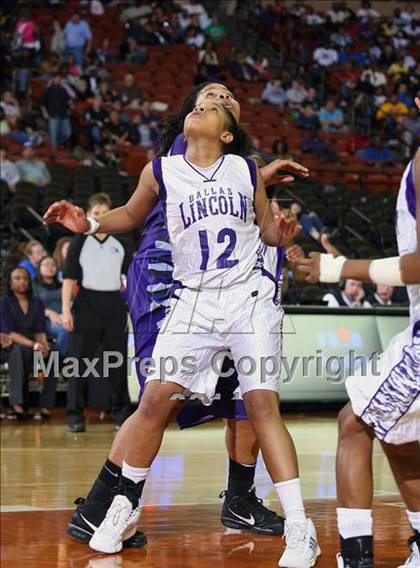Thumbnail 2 in Lincoln vs. Austin LBJ (UIL 4A Semifinal) photogallery.