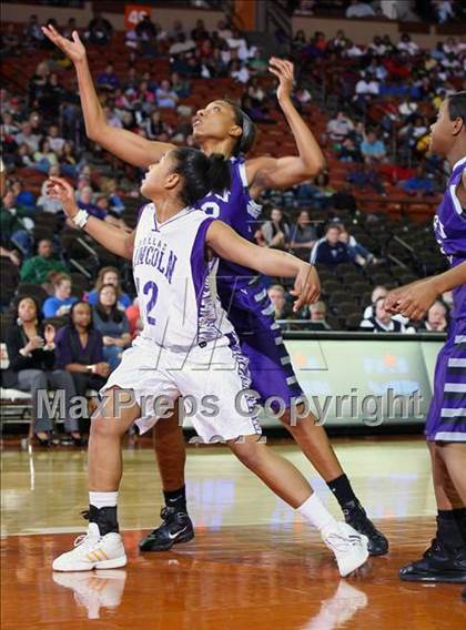 Thumbnail 1 in Lincoln vs. Austin LBJ (UIL 4A Semifinal) photogallery.