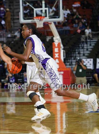 Thumbnail 3 in Lincoln vs. Austin LBJ (UIL 4A Semifinal) photogallery.