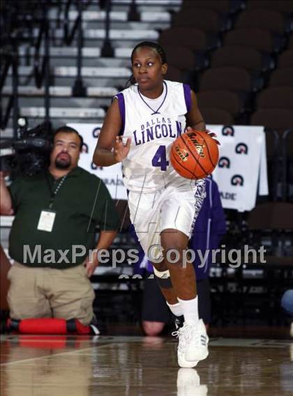 Thumbnail 3 in Lincoln vs. Austin LBJ (UIL 4A Semifinal) photogallery.