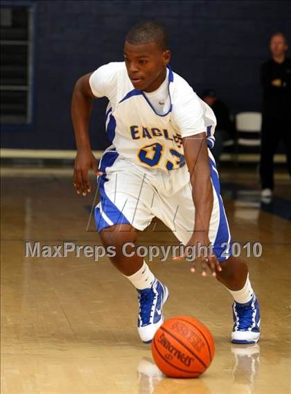 Thumbnail 3 in Harvard-Westlake @ Verbum Dei photogallery.
