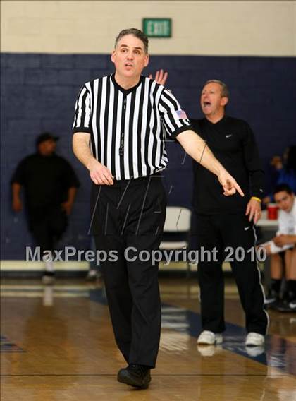 Thumbnail 3 in Harvard-Westlake @ Verbum Dei photogallery.